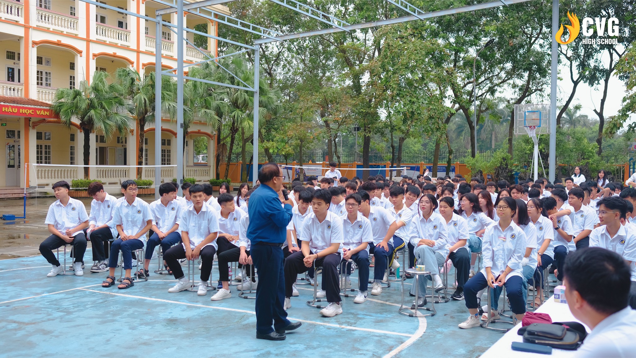 Nhà thơ Trần Đăng Khoa và những chia sẻ tâm huyết với các bạn Học sinh.