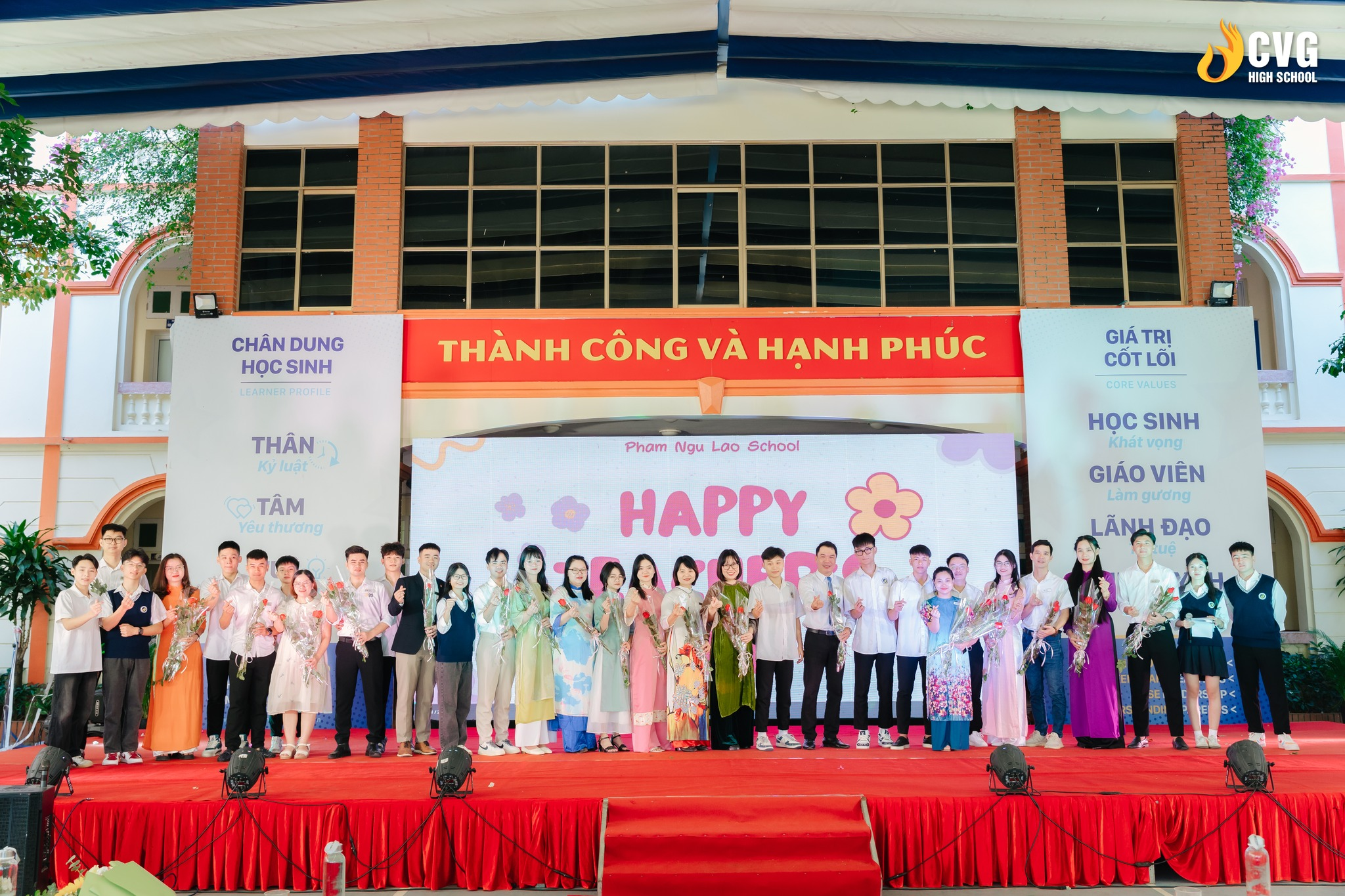 Tập thể Ban lãnh đạo, Cán bộ, Giáo viên, đại diện Học sinh CEO Việt Nam High School trong Lễ kỷ niệm ngày Nhà giáo Việt Nam 20/11