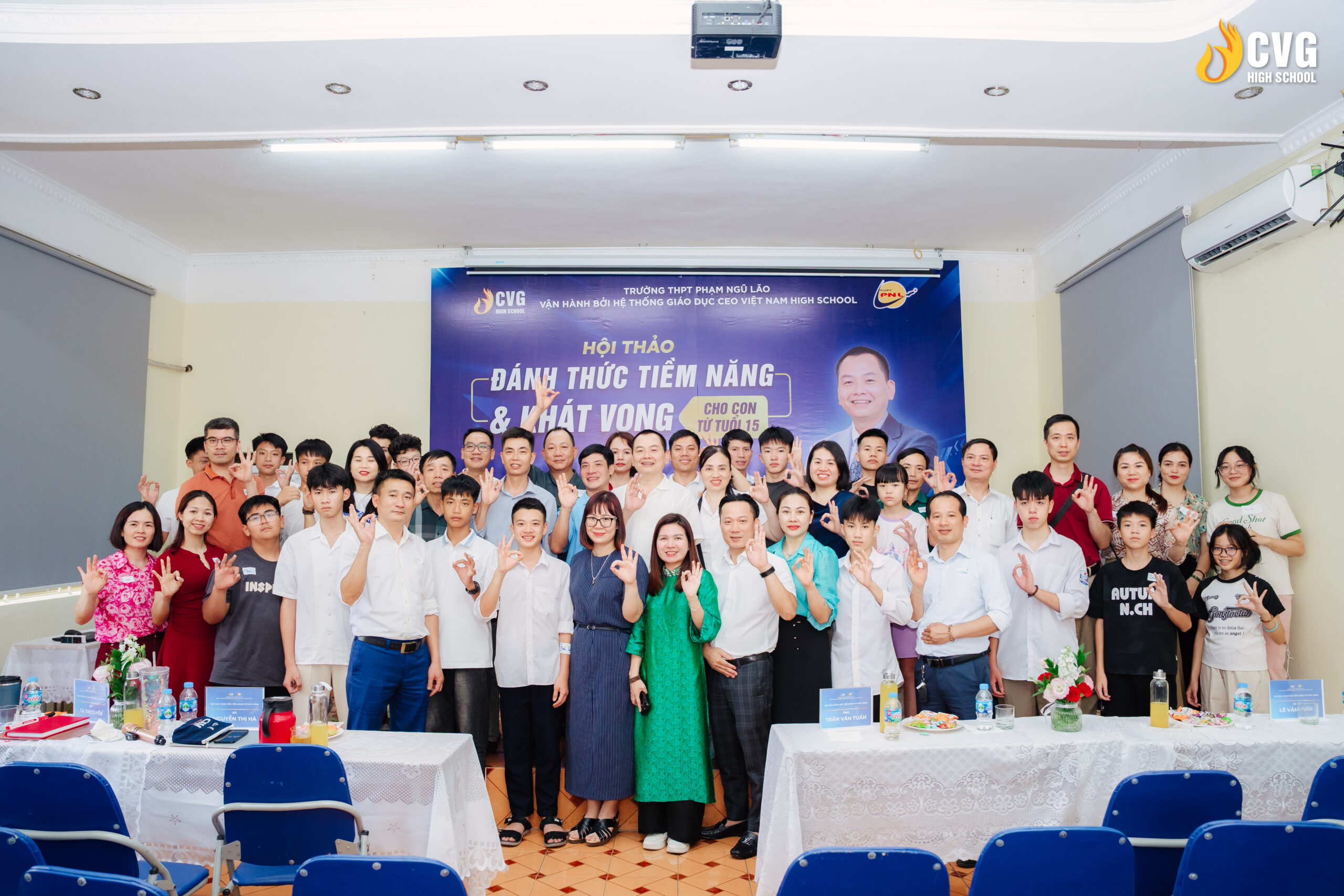 HỘI THẢO “ĐÁNH THỨC TIỀM NĂNG VÀ KHÁT VỌNG CHO CON NGAY TỪ TUỔI 15” - LẦN II TIẾP TỤC KÍN CHỖ VỚI SỰ THAM GIA ĐÔNG ĐẢO CỦA PHỤ HUYNH, HỌC SINH