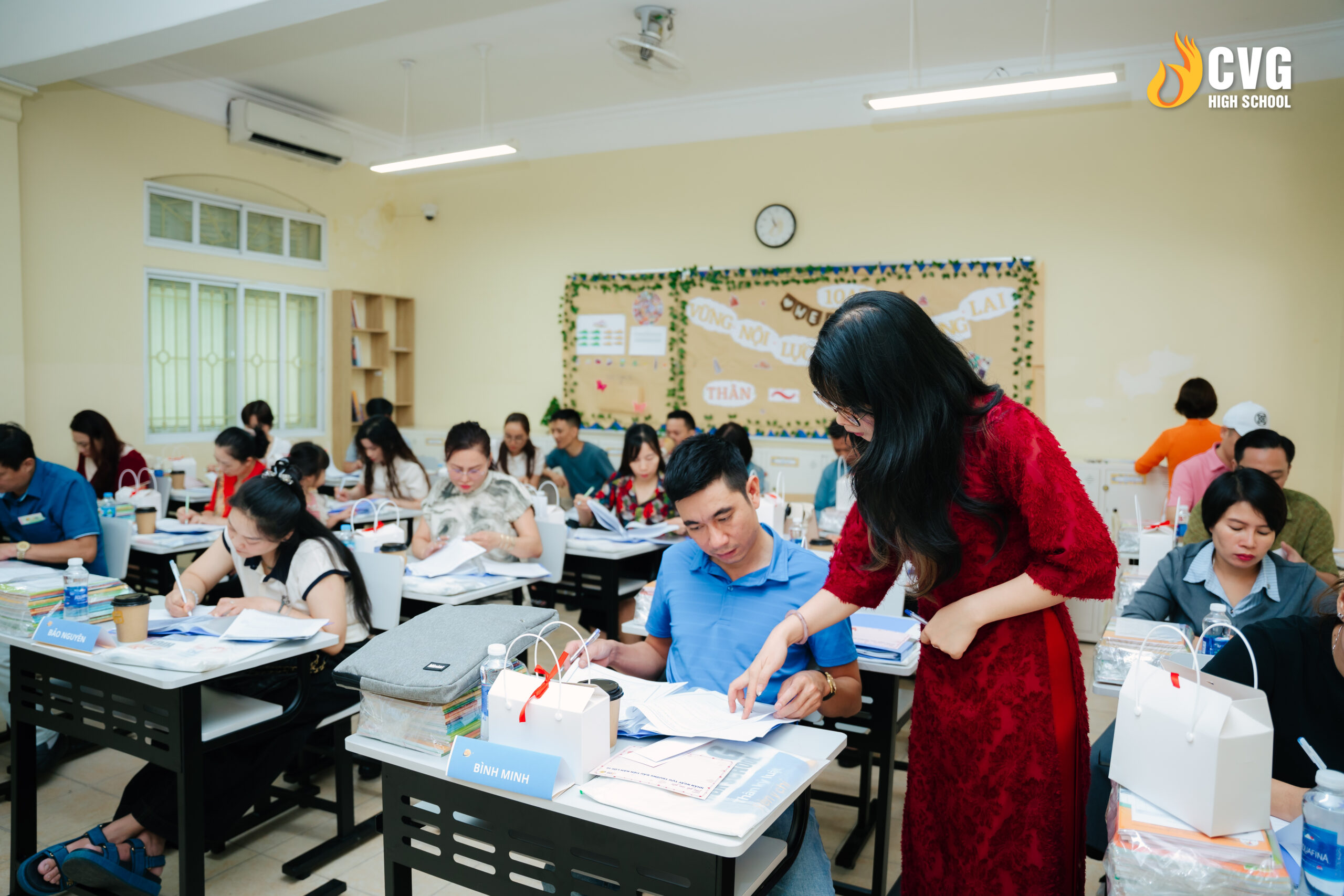 Phụ huynh Học sinh gặp gỡ Giáo viên chủ nhiệm